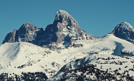 Snow-covered mountains under a clear blue sky.n views